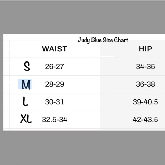 Judy Blue Mid Rise STAR PATCH SHORTS - Picture 6 of 6